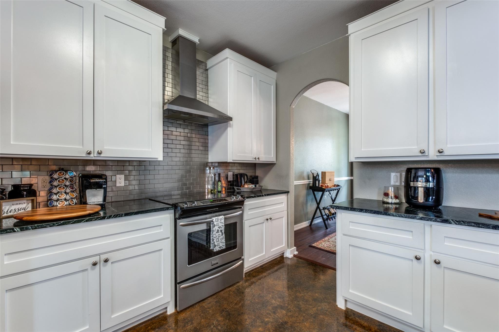 20501 Bee Hive Ln, Spicewood, TX 78669