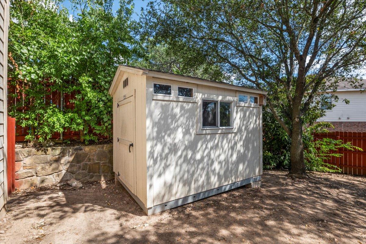 2001 Stephanne Creek Cv, Austin, TX 78744