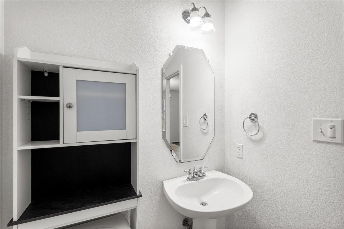 2001 Stephanne Creek Cv, Austin, TX 78744