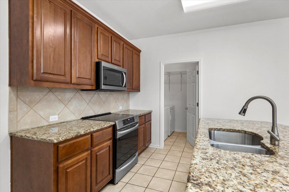 2001 Stephanne Creek Cv, Austin, TX 78744