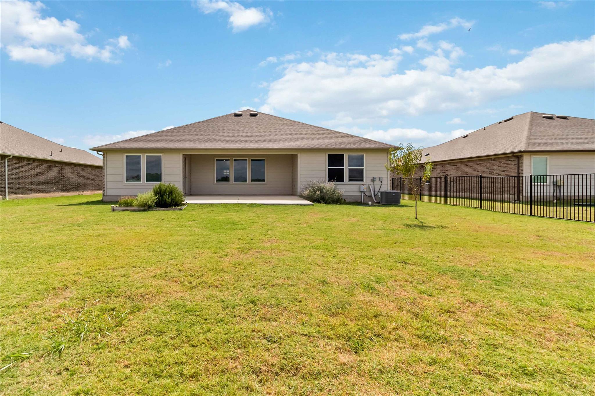 106 Sandpiper Dr, Bastrop, TX 78602