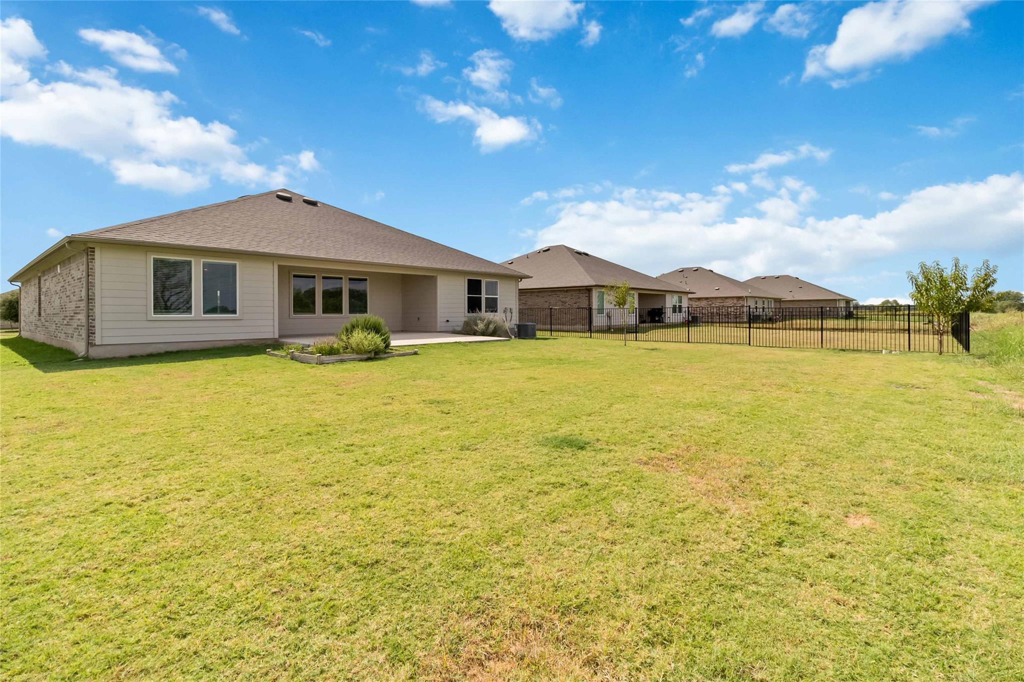 106 Sandpiper Dr, Bastrop, TX 78602