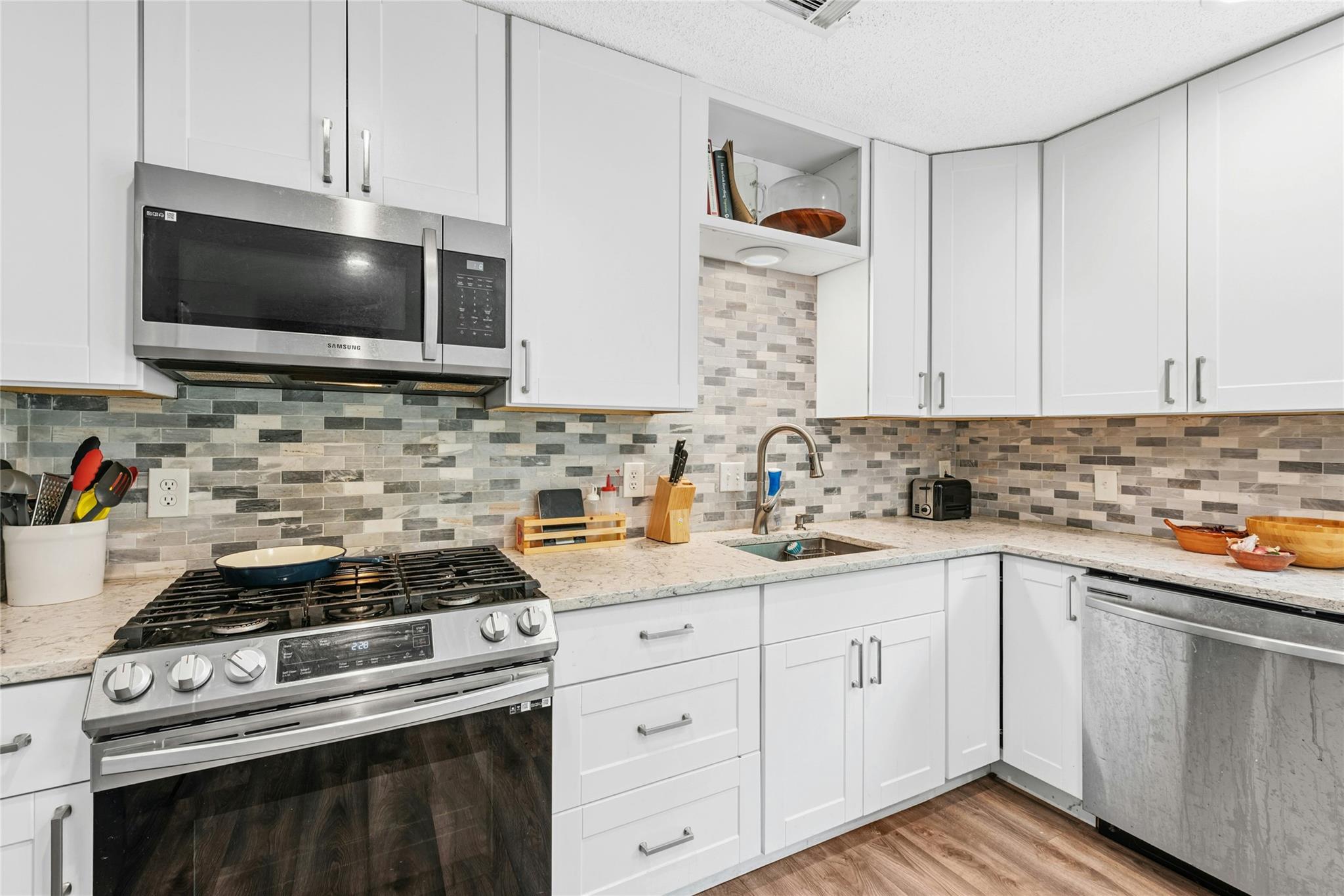 4407 Dovewood Dr, Austin, TX 78744