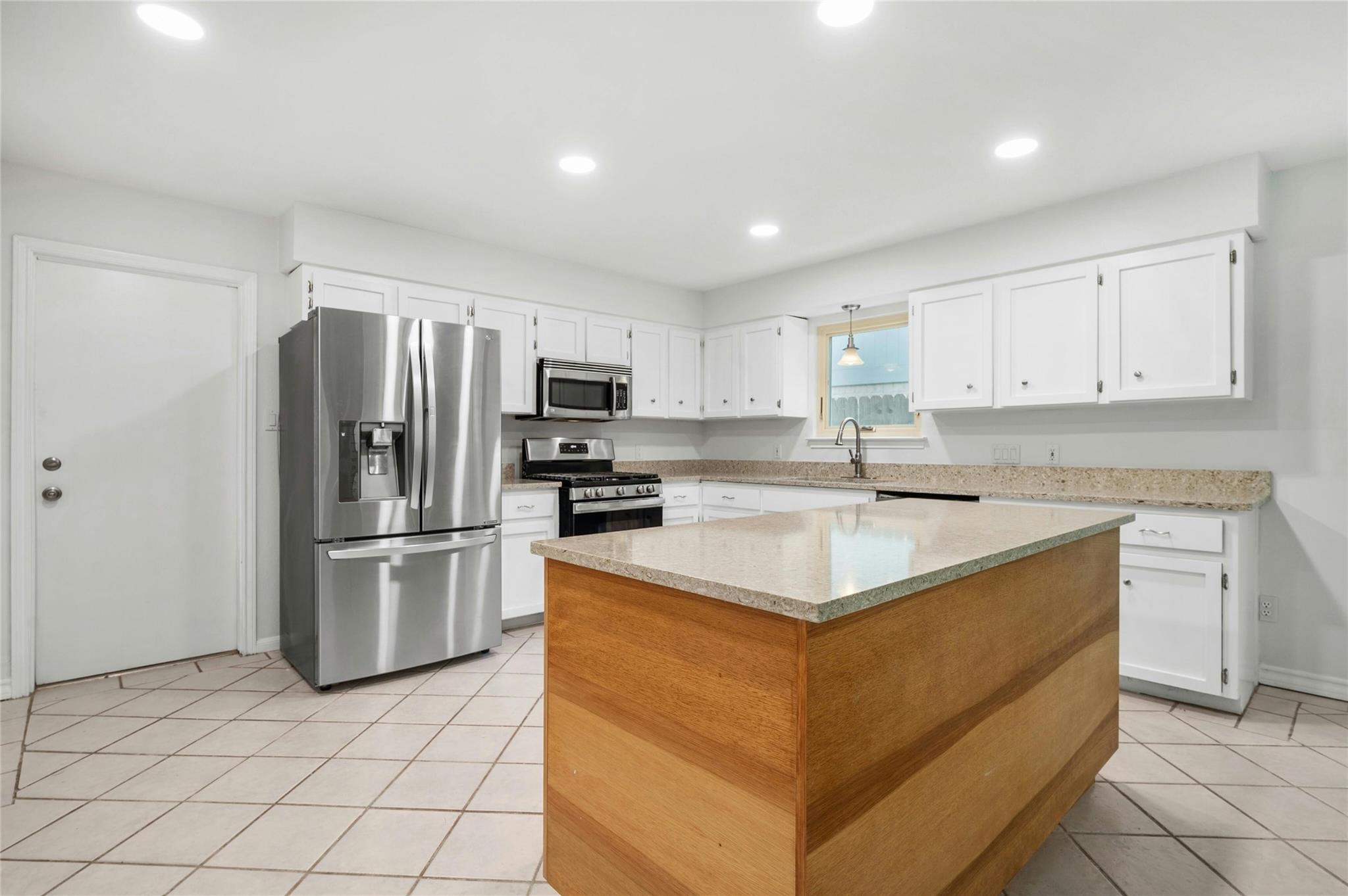 10255 Missel Thrush Dr, Austin, TX 78750