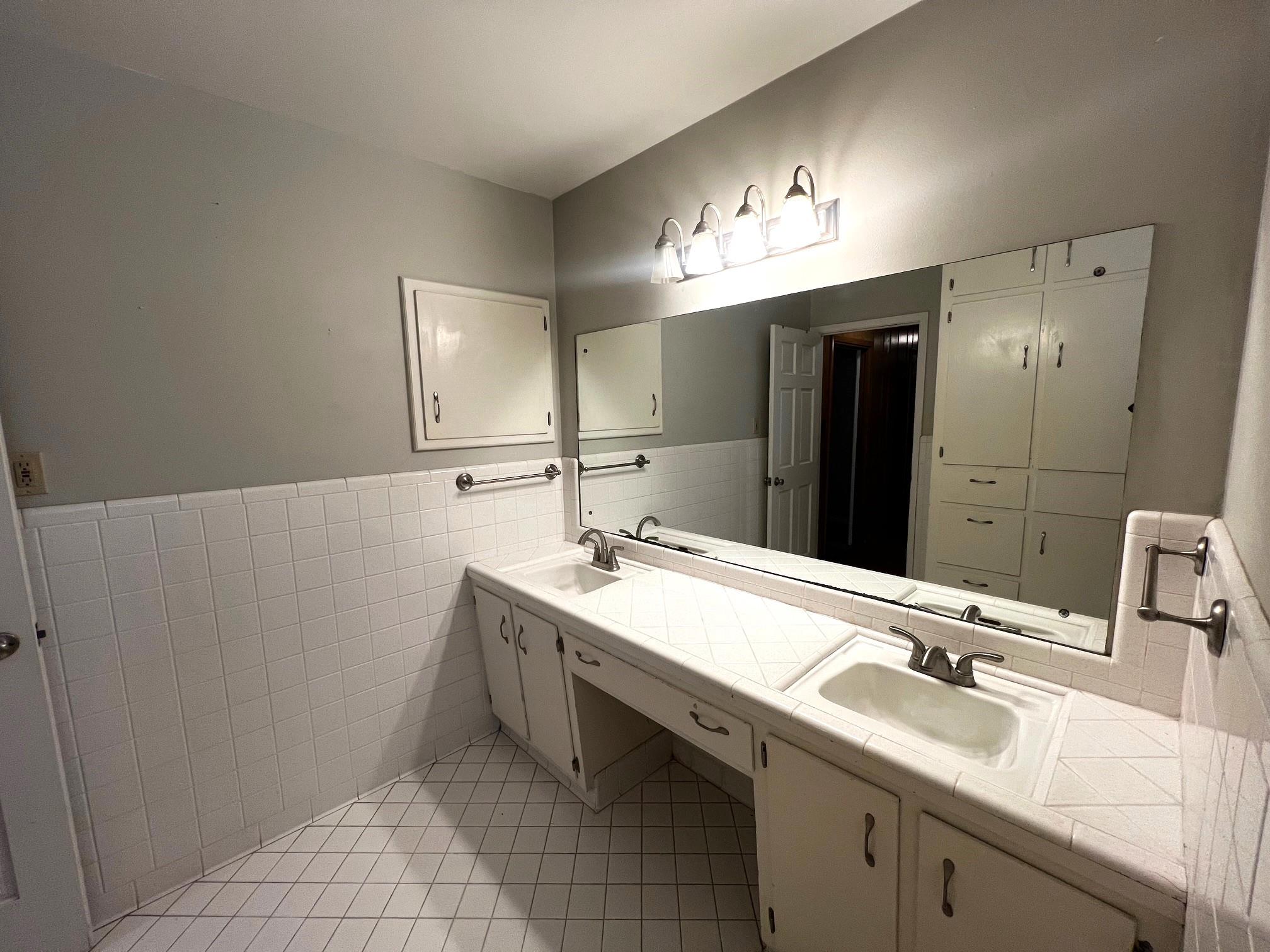 235 W Lower Line St, La Grange, TX 78945