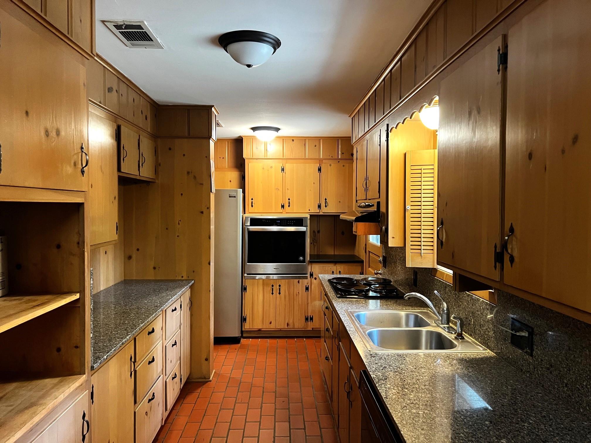 235 W Lower Line St, La Grange, TX 78945