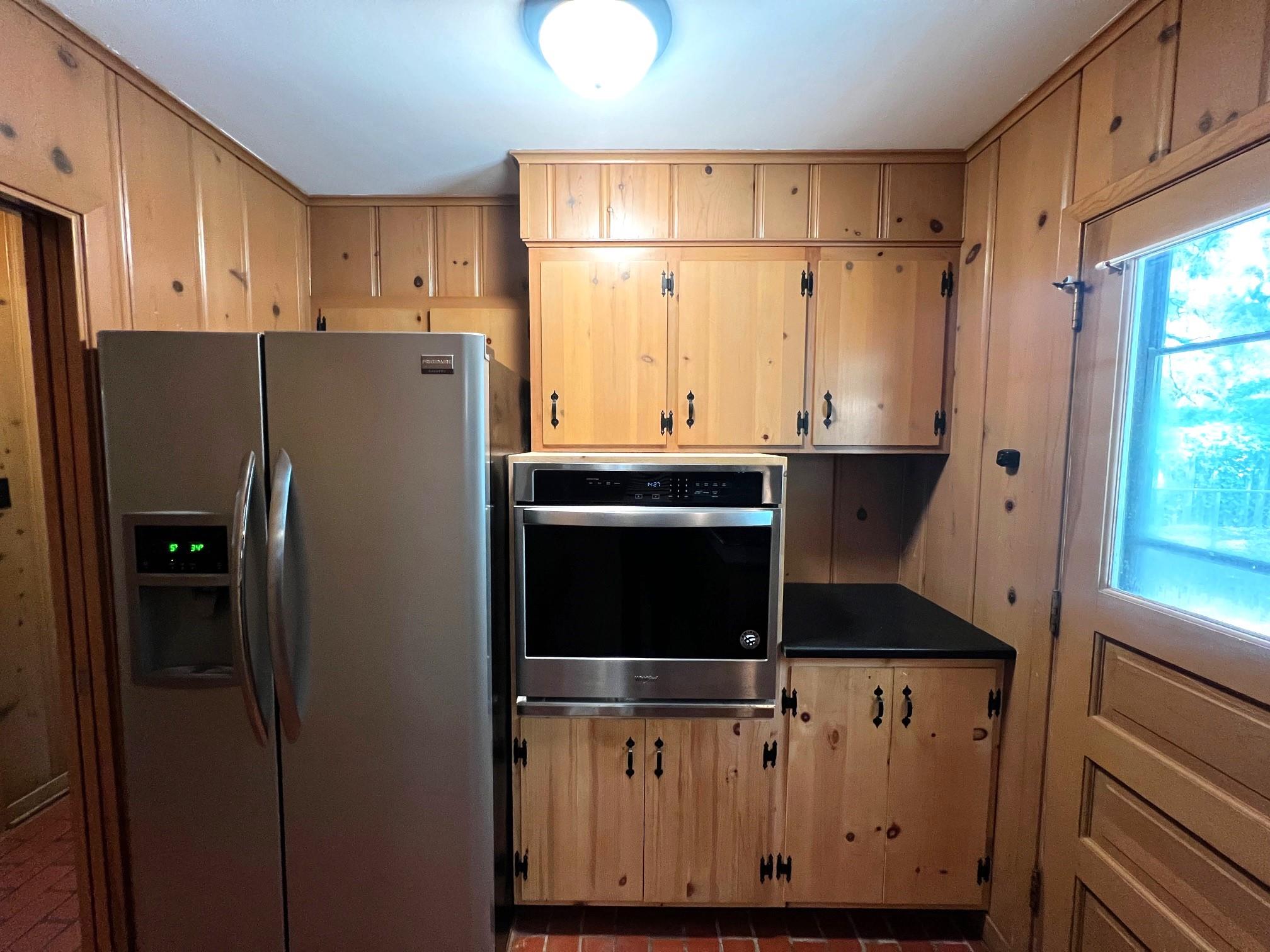 235 W Lower Line St, La Grange, TX 78945