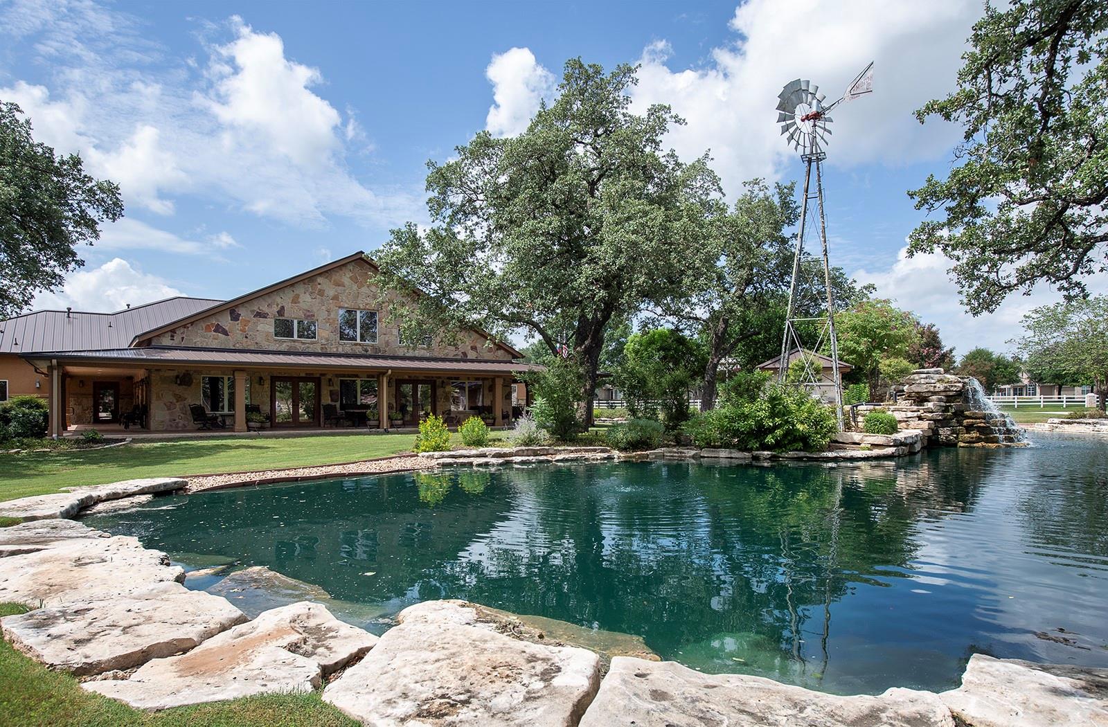 900 Heritage Oaks Bnd, Georgetown, TX 78633