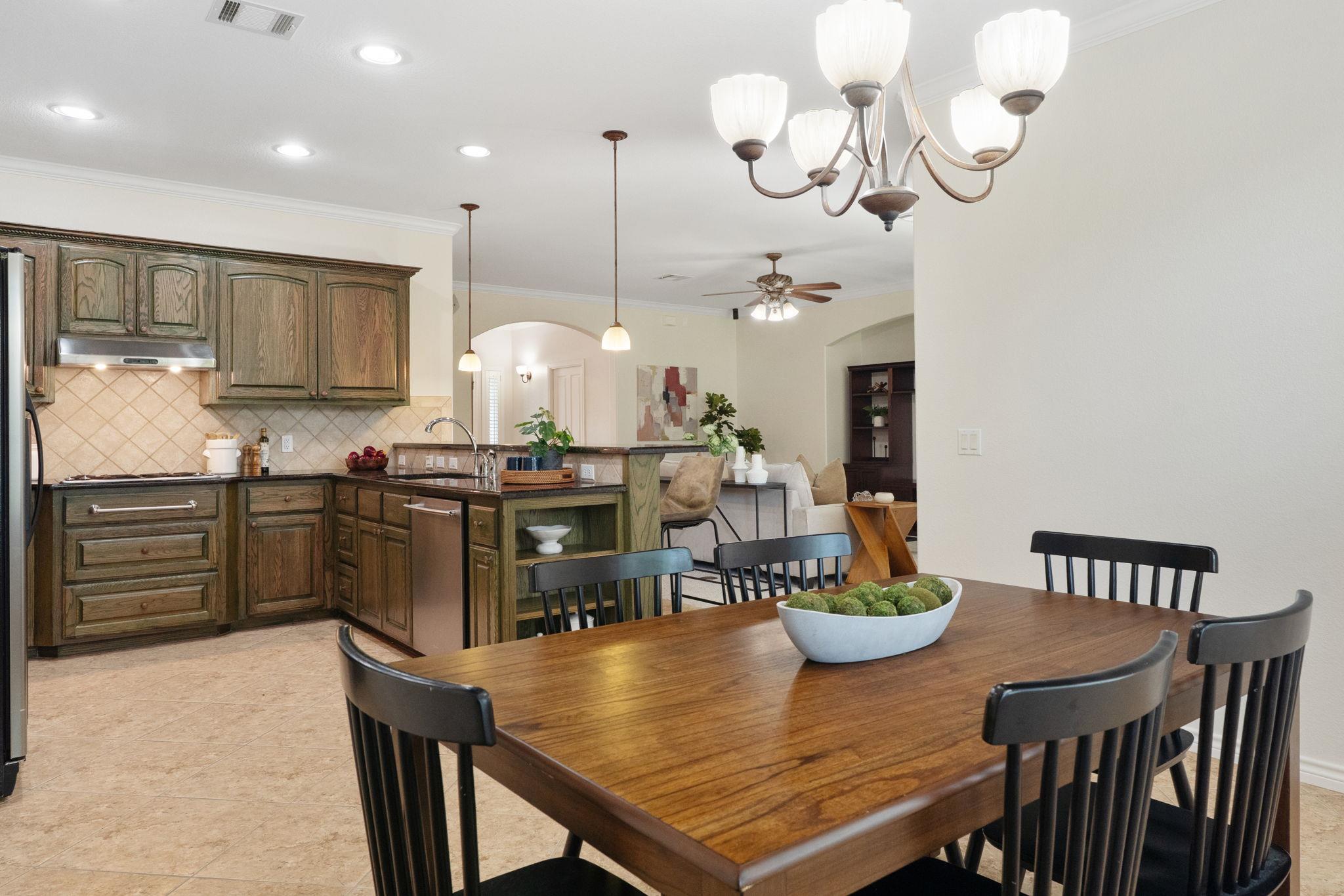 900 Heritage Oaks Bnd, Georgetown, TX 78633