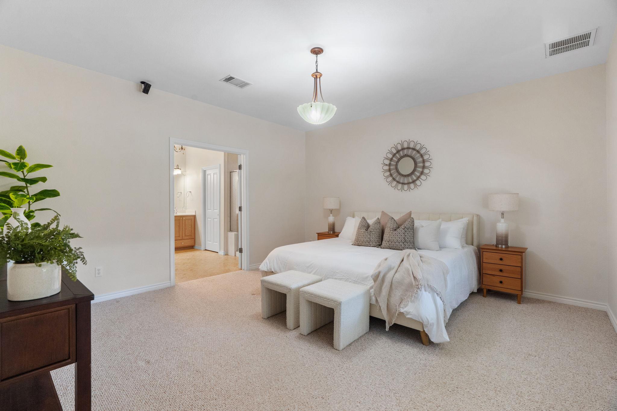 900 Heritage Oaks Bnd, Georgetown, TX 78633