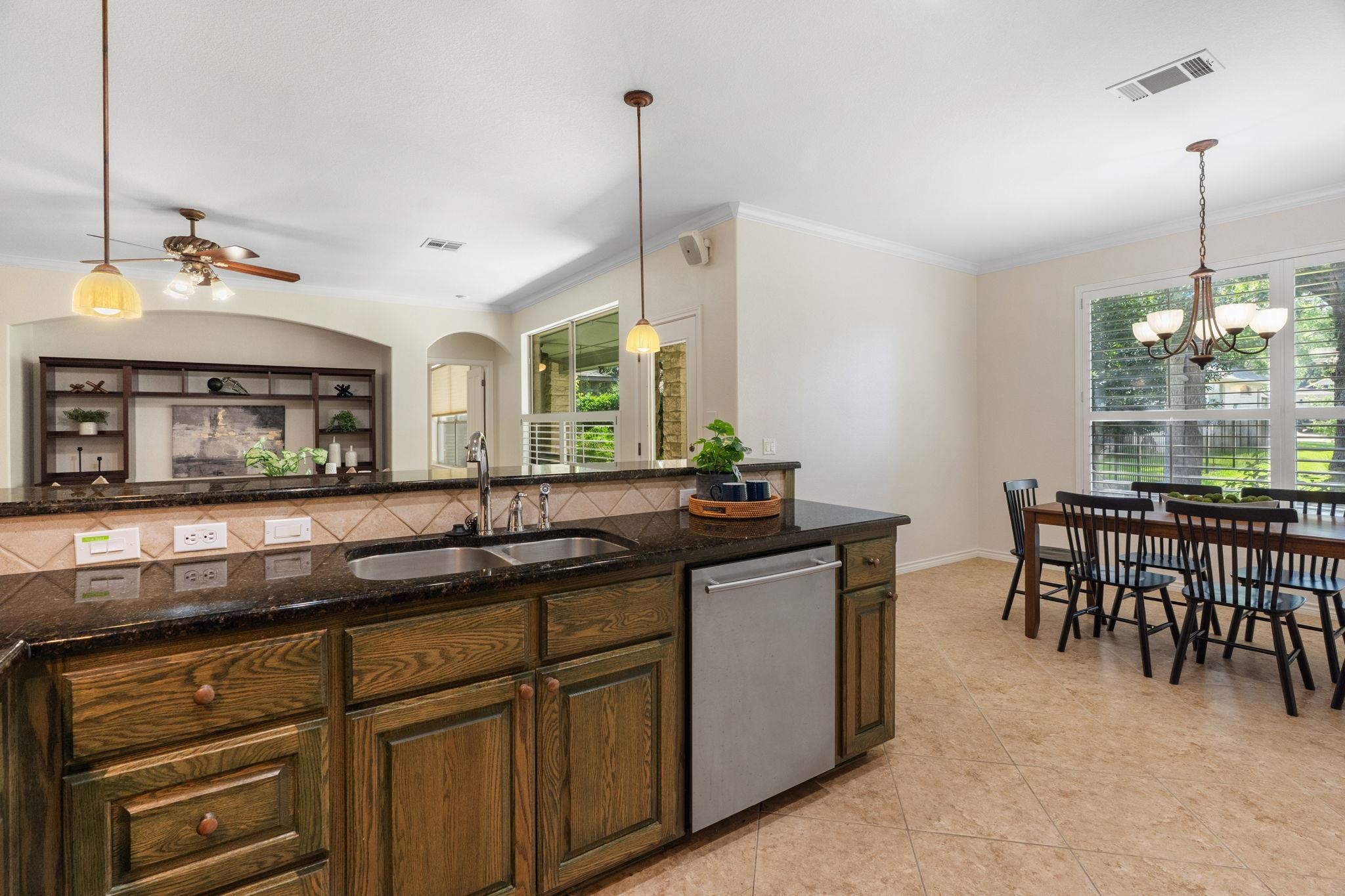 900 Heritage Oaks Bnd, Georgetown, TX 78633