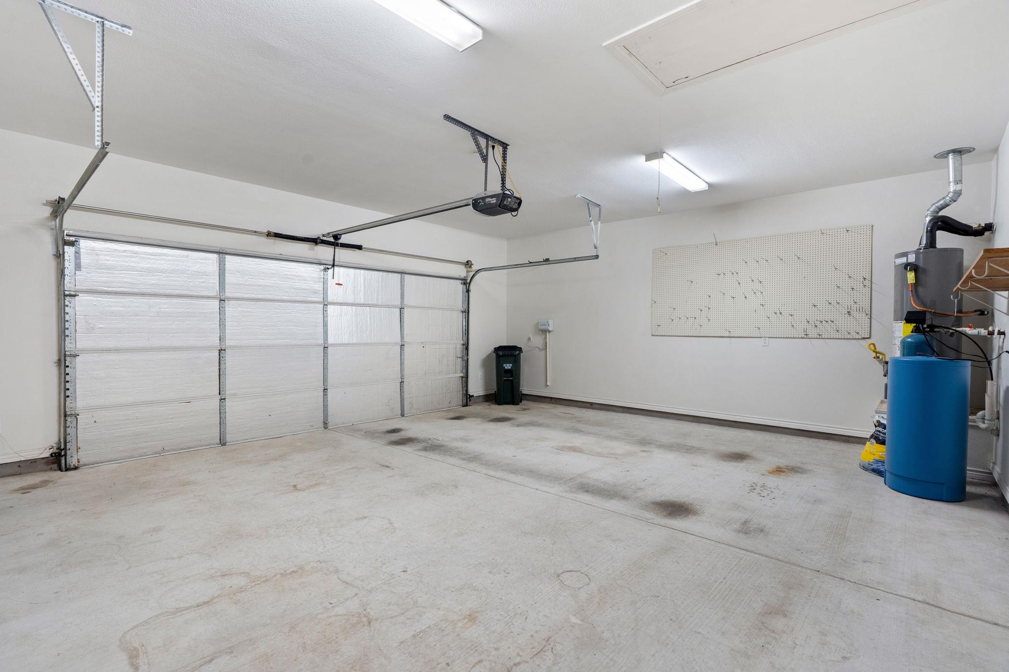 900 Heritage Oaks Bnd, Georgetown, TX 78633