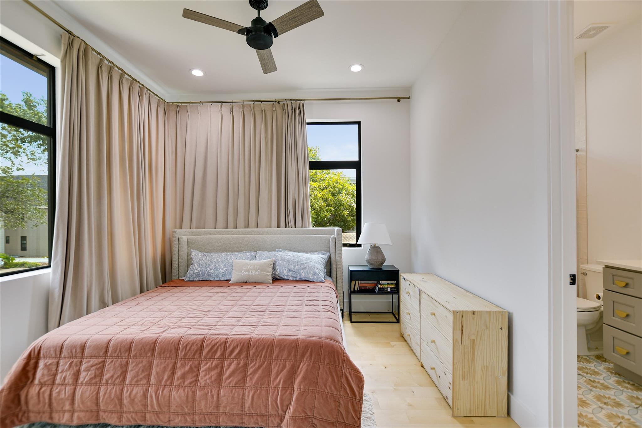 7810 Hardy Dr, Austin, TX 78757