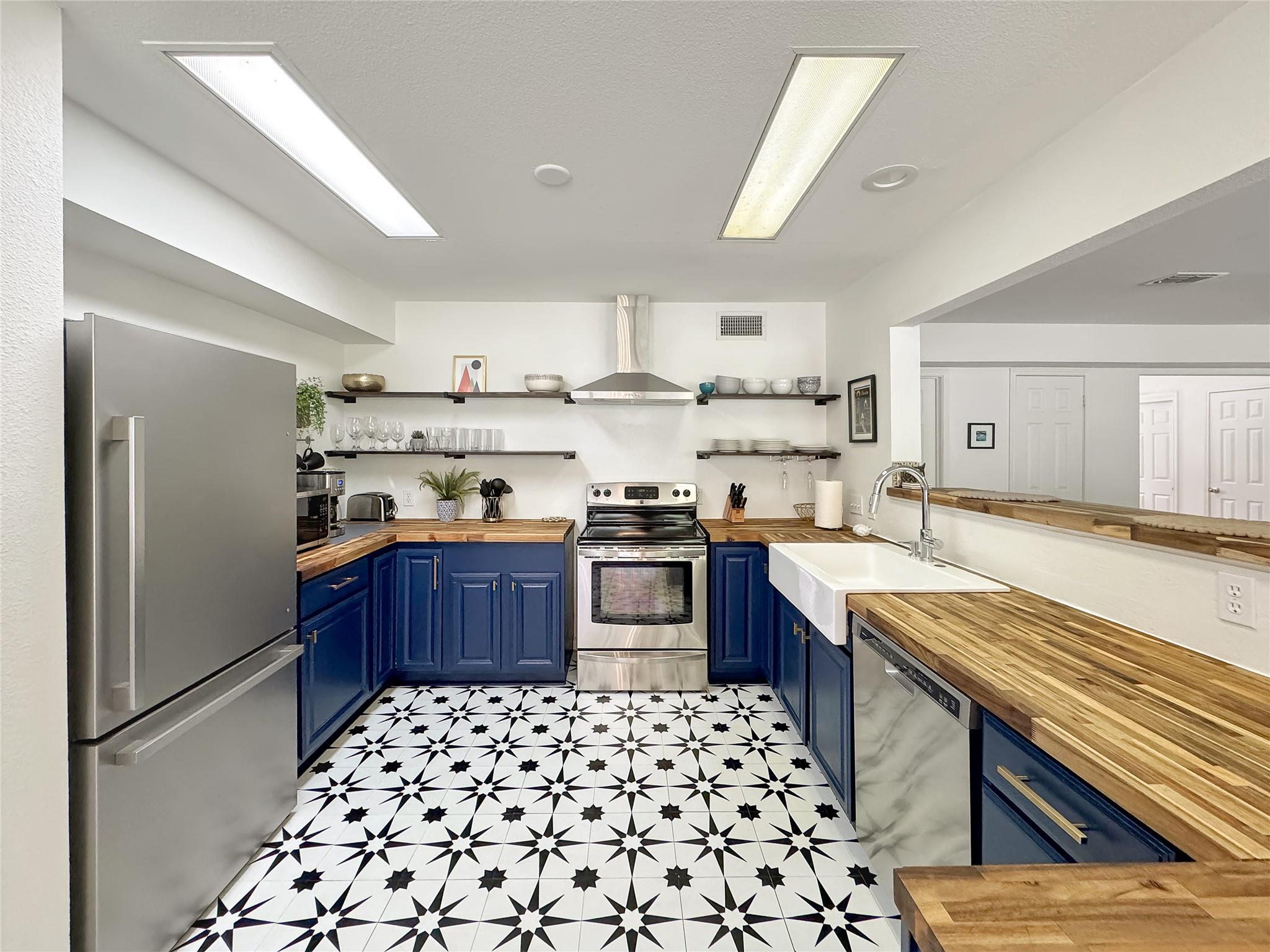 149 Gallagher Dr, Canyon Lake, TX 78133