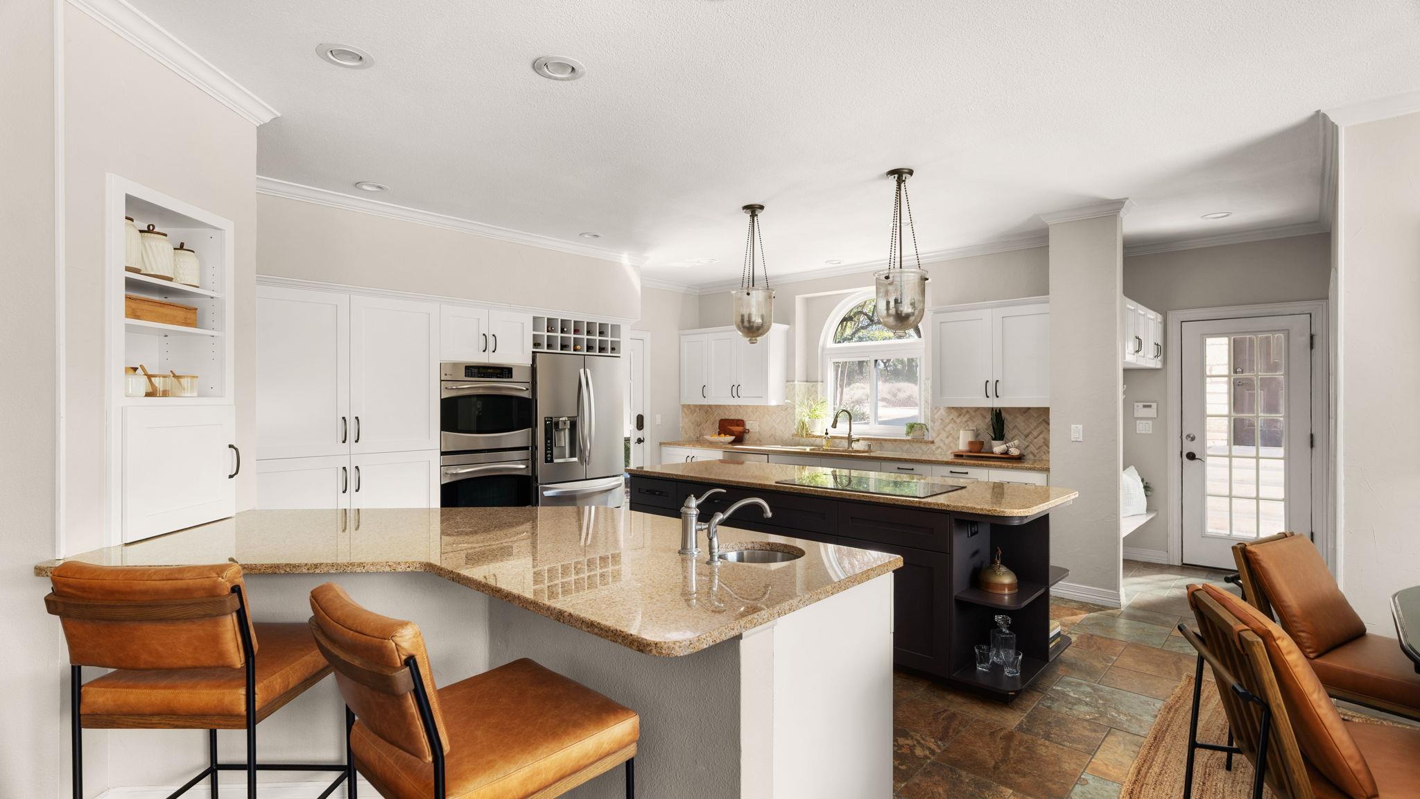 1011 Oak Meadow Dr, Dripping Springs, TX 78620