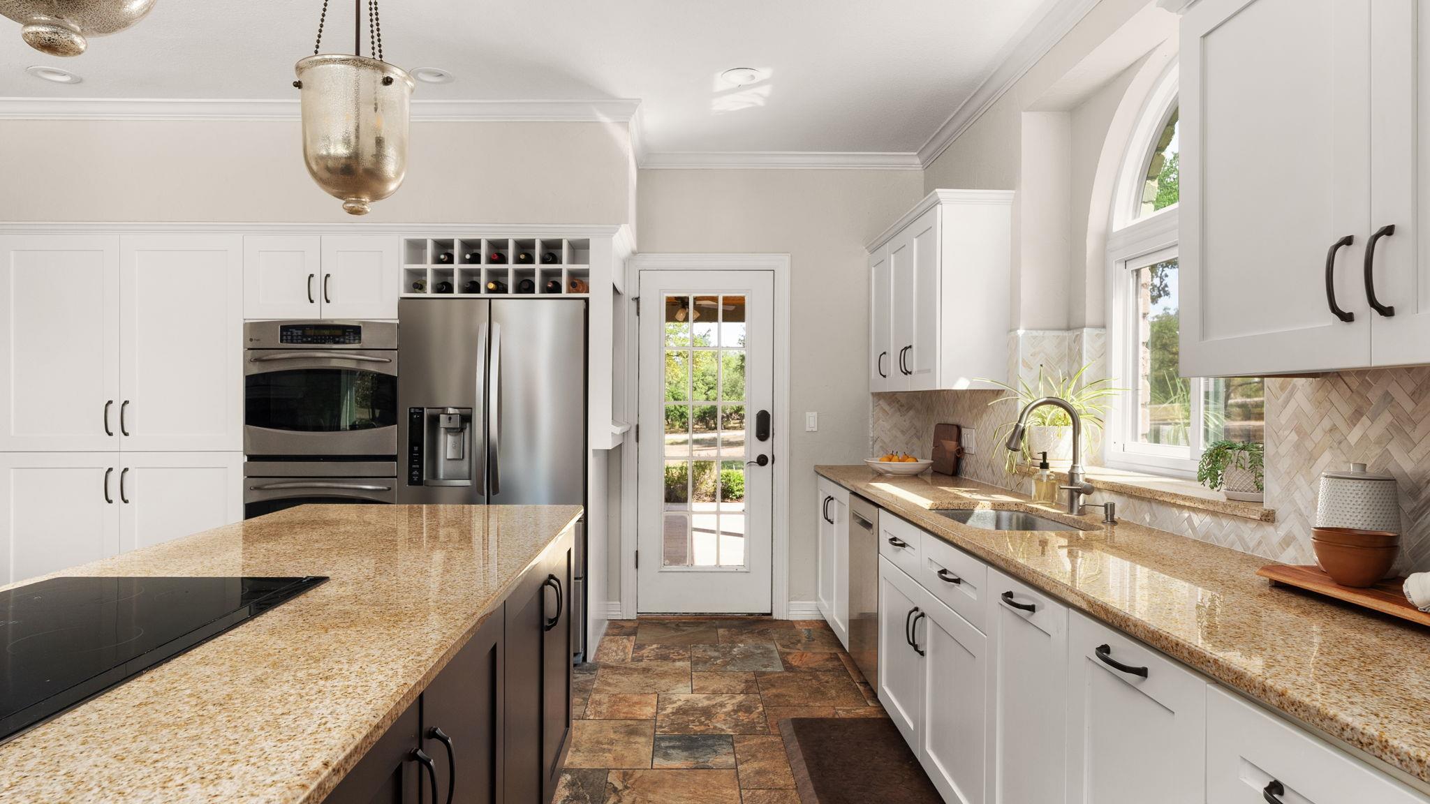 1011 Oak Meadow Dr, Dripping Springs, TX 78620