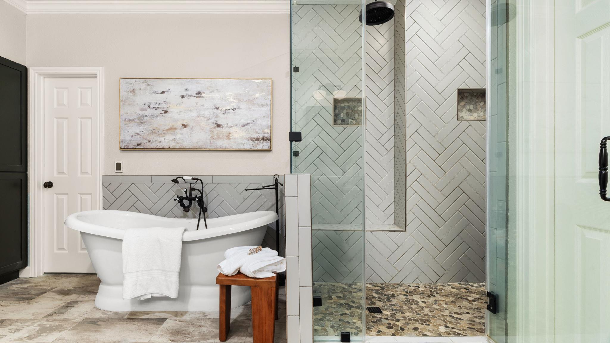 1011 Oak Meadow Dr, Dripping Springs, TX 78620