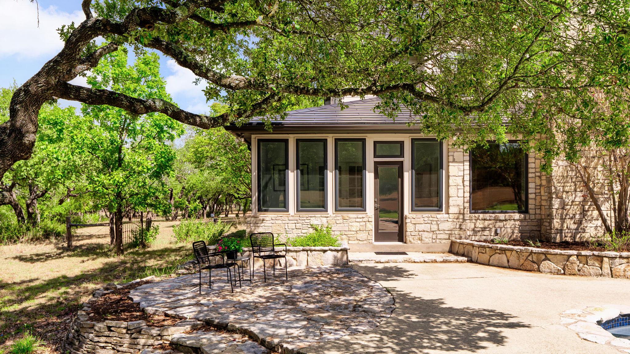 1011 Oak Meadow Dr, Dripping Springs, TX 78620