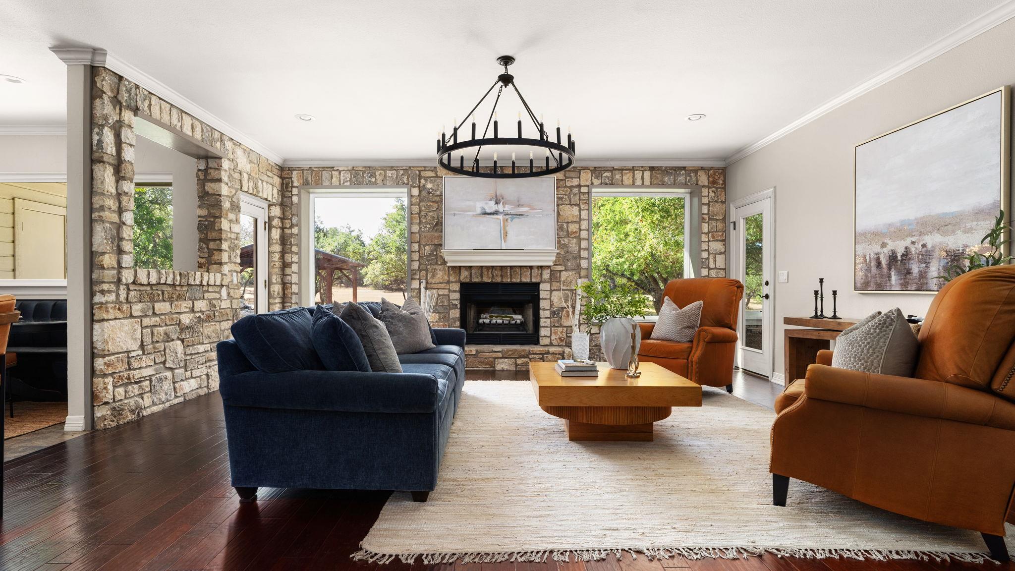 1011 Oak Meadow Dr, Dripping Springs, TX 78620