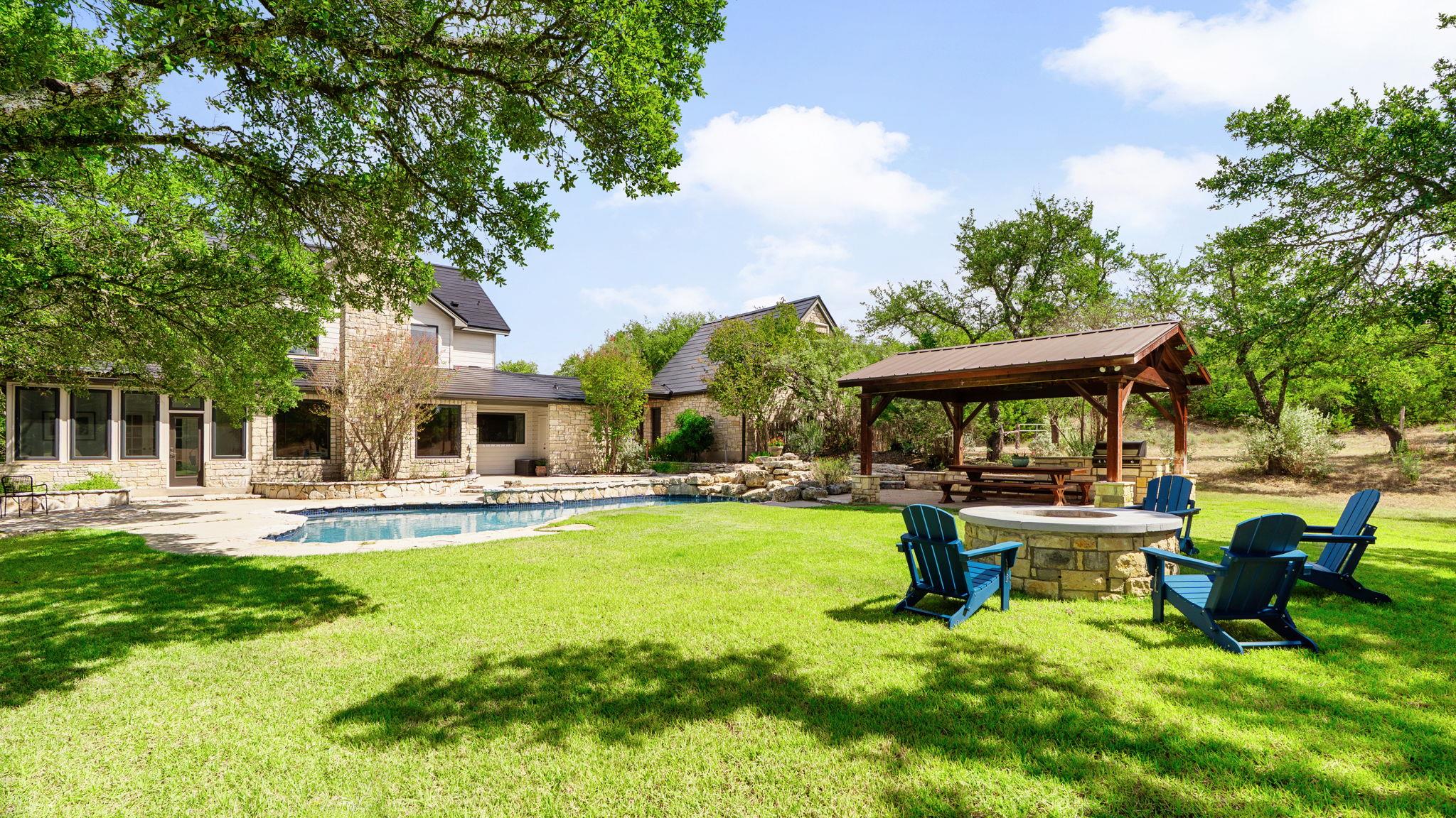 1011 Oak Meadow Dr, Dripping Springs, TX 78620