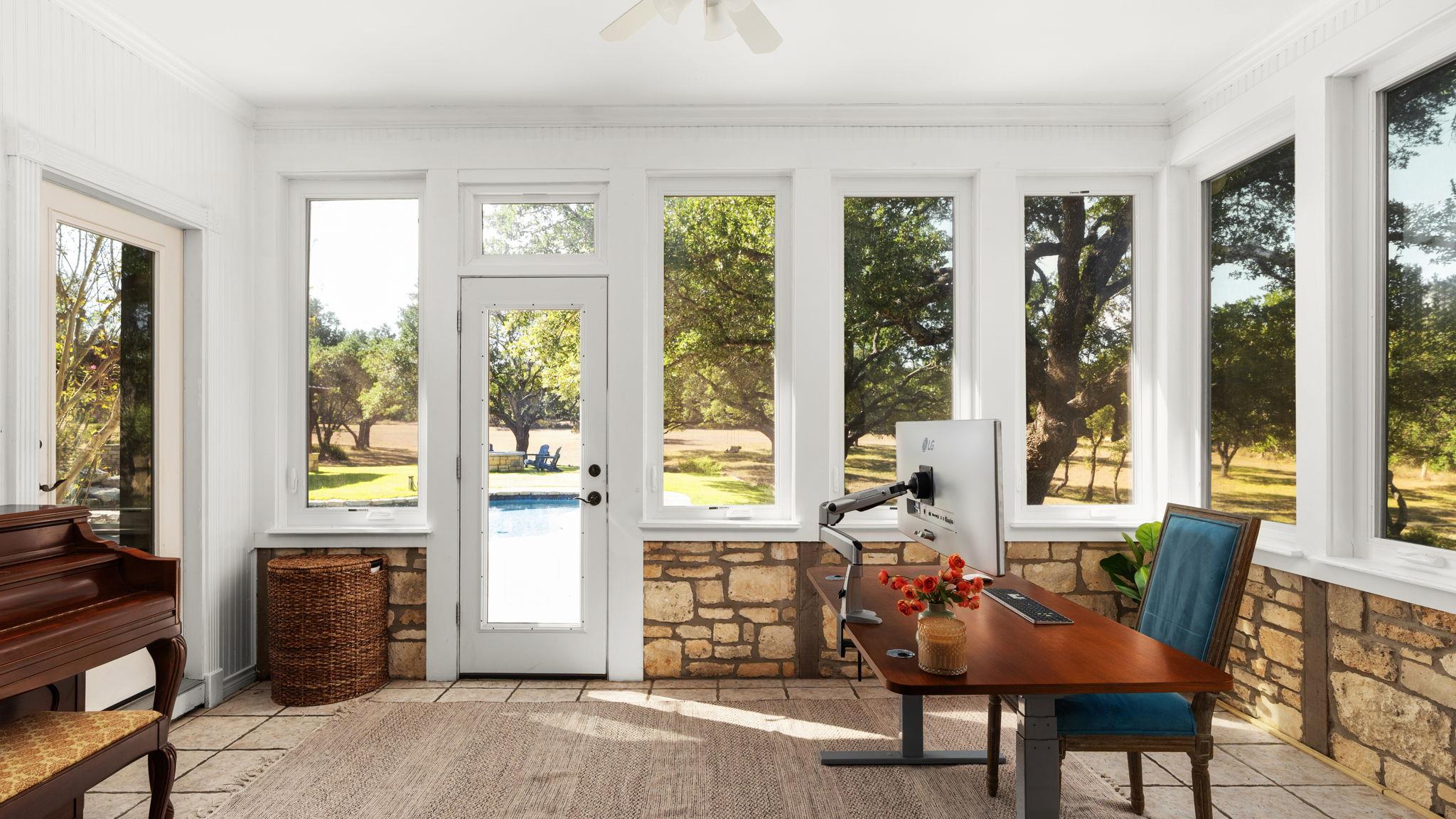 1011 Oak Meadow Dr, Dripping Springs, TX 78620