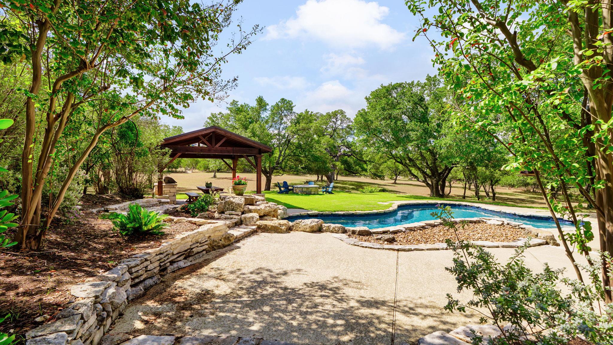 1011 Oak Meadow Dr, Dripping Springs, TX 78620