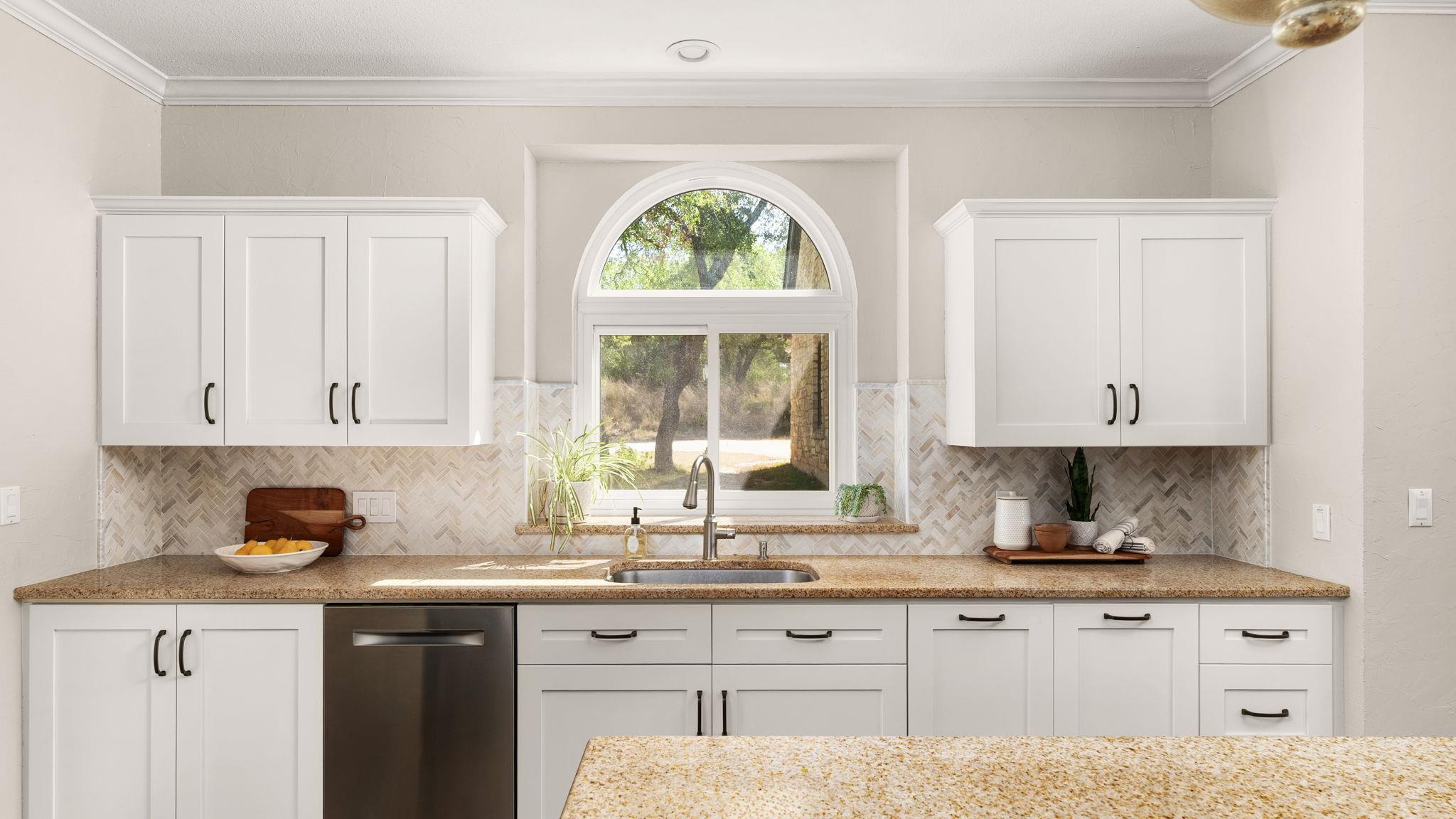 1011 Oak Meadow Dr, Dripping Springs, TX 78620