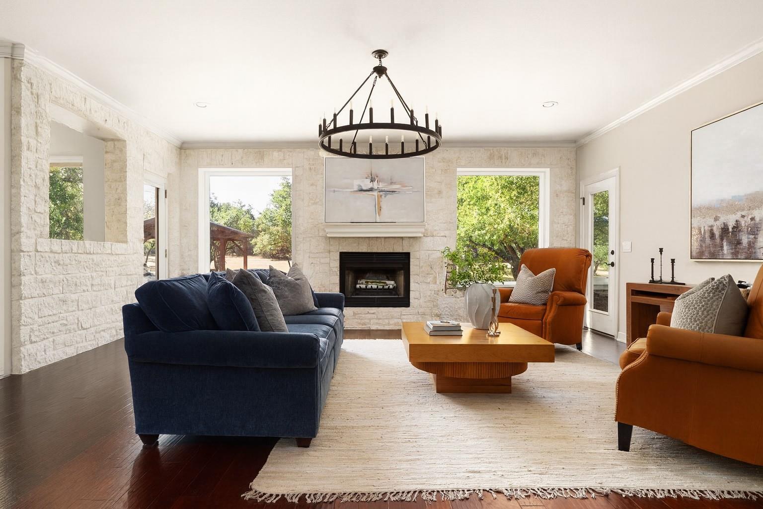 1011 Oak Meadow Dr, Dripping Springs, TX 78620