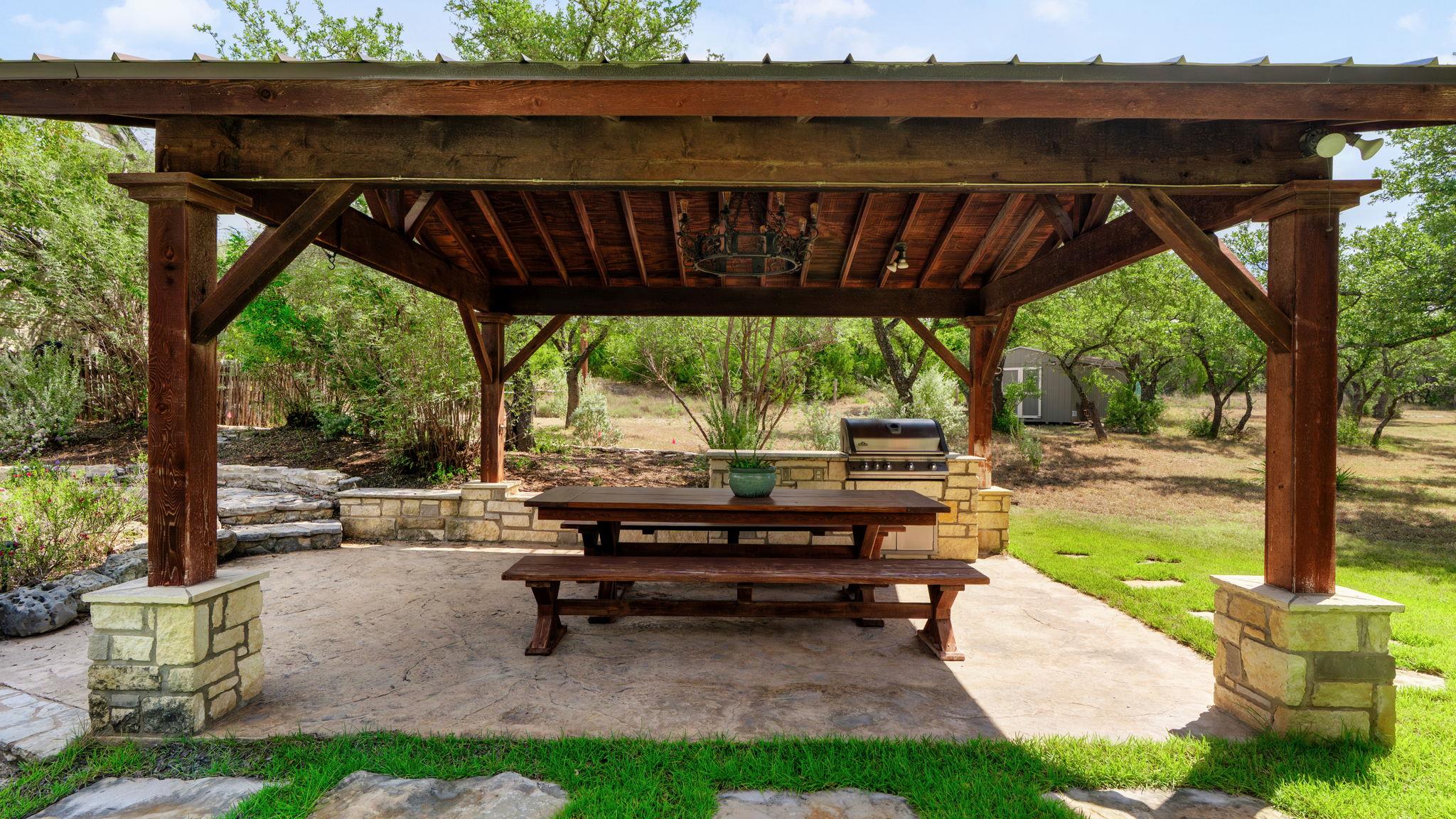 1011 Oak Meadow Dr, Dripping Springs, TX 78620