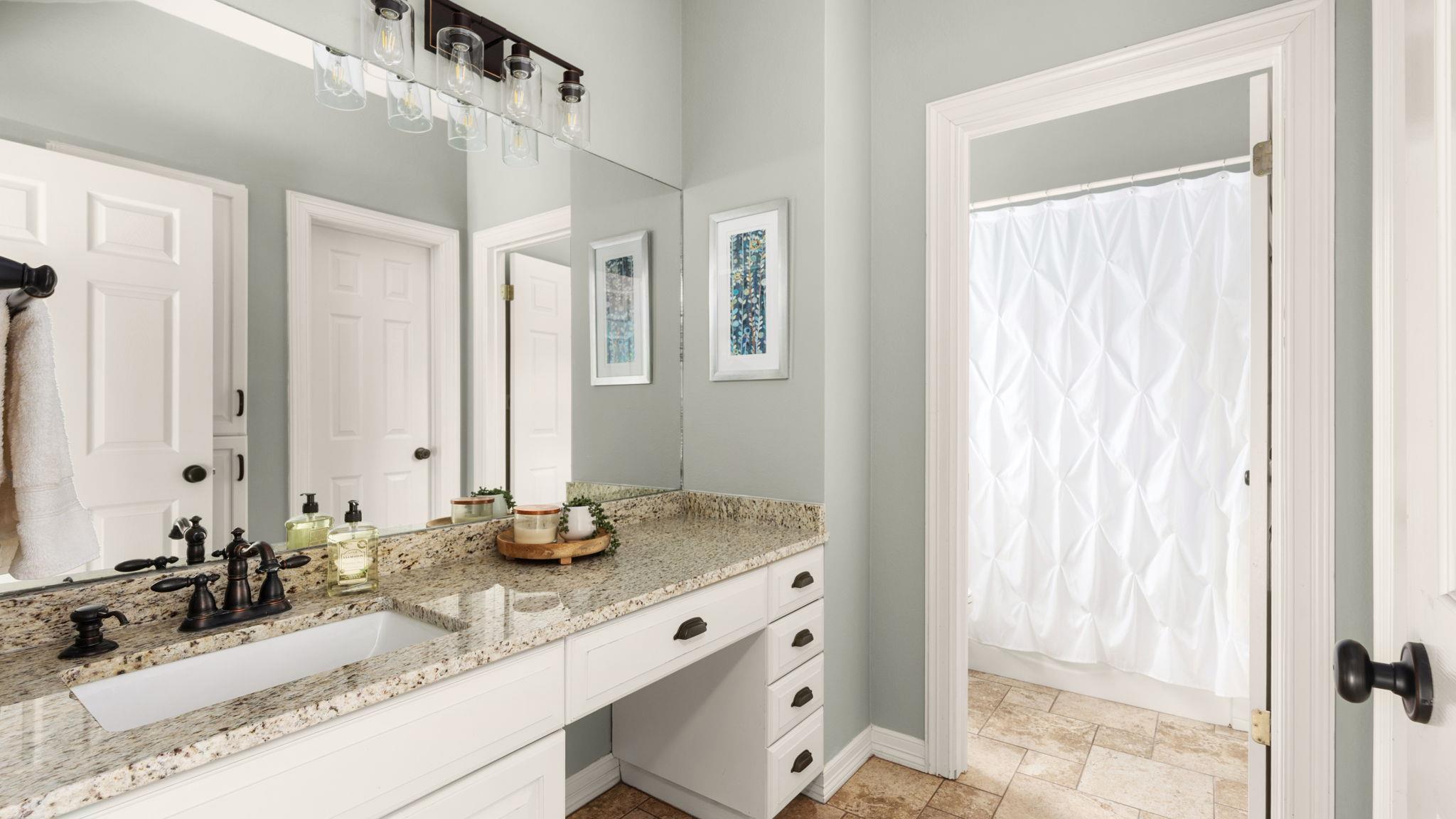 1011 Oak Meadow Dr, Dripping Springs, TX 78620