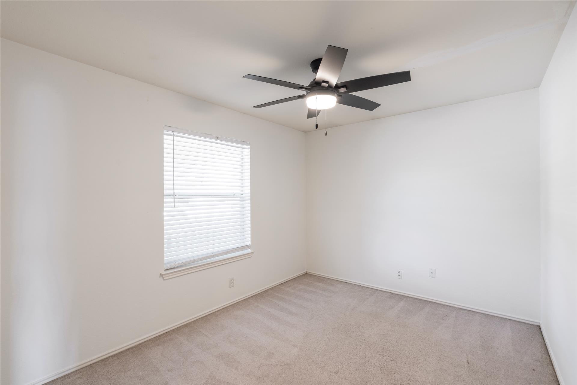 205 Stewart Dr, Hutto, TX 78634