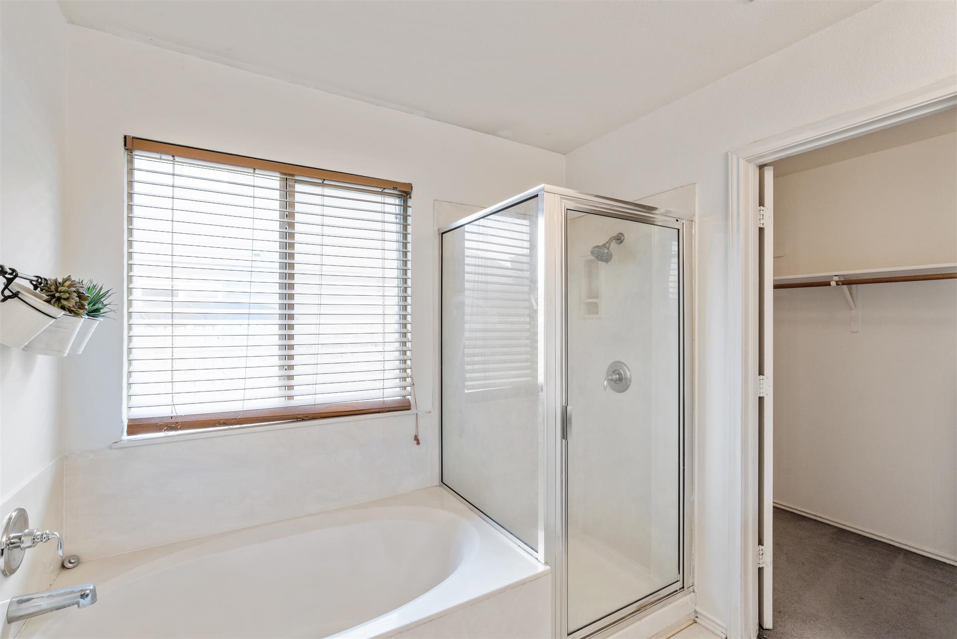 205 Stewart Dr, Hutto, TX 78634