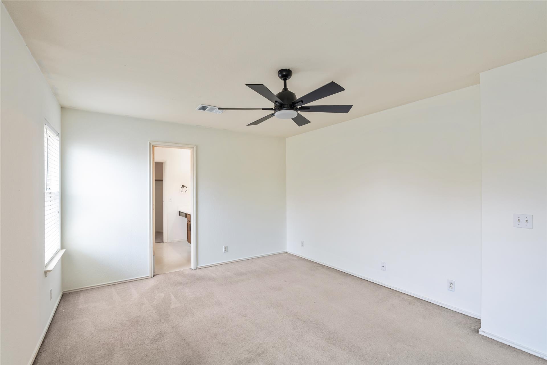 205 Stewart Dr, Hutto, TX 78634