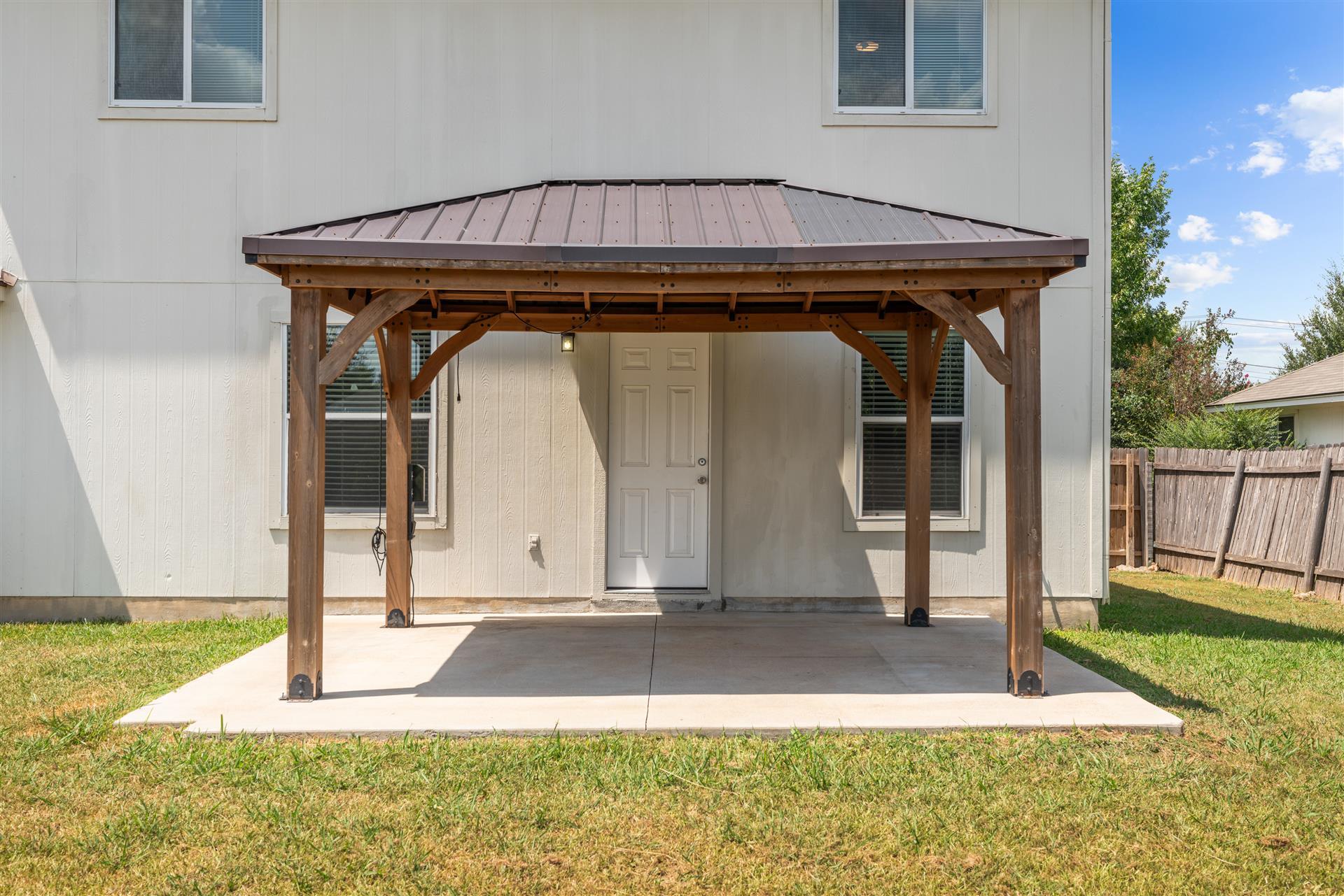 205 Stewart Dr, Hutto, TX 78634