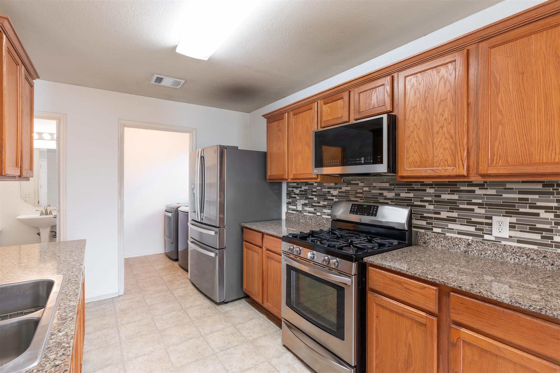 205 Stewart Dr, Hutto, TX 78634