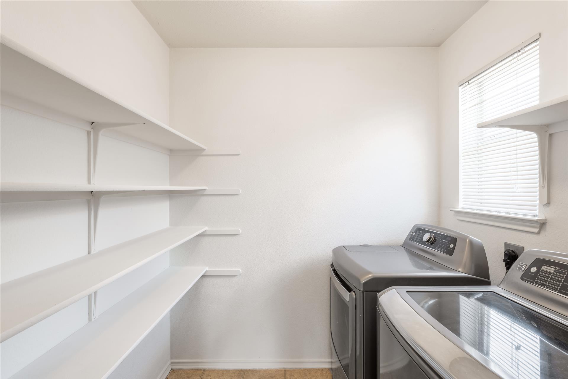 205 Stewart Dr, Hutto, TX 78634