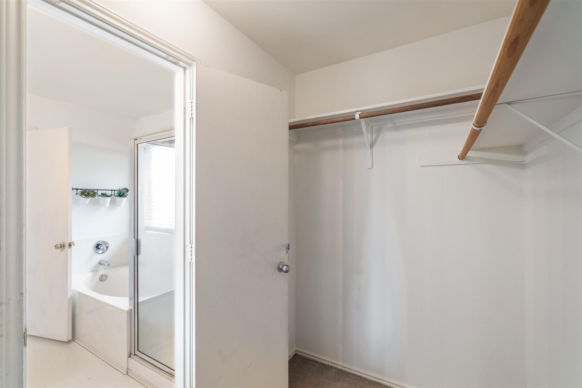 205 Stewart Dr, Hutto, TX 78634