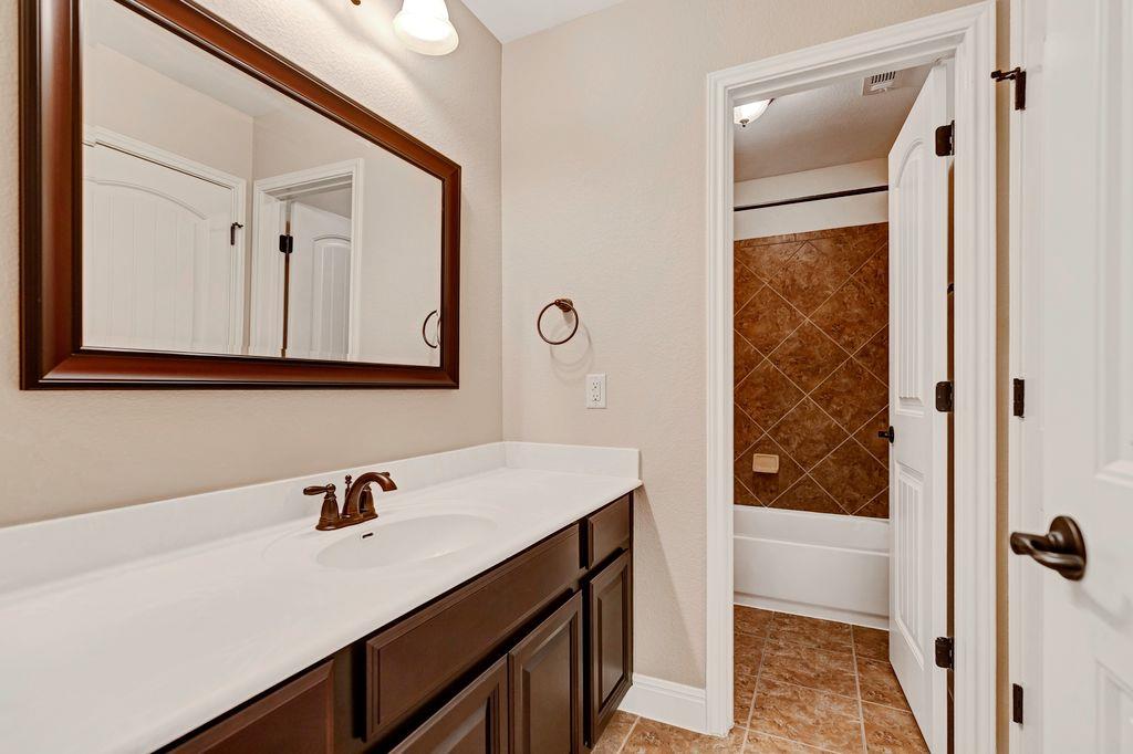 103 Tonkawa Trl W, Lakeway, TX 78738