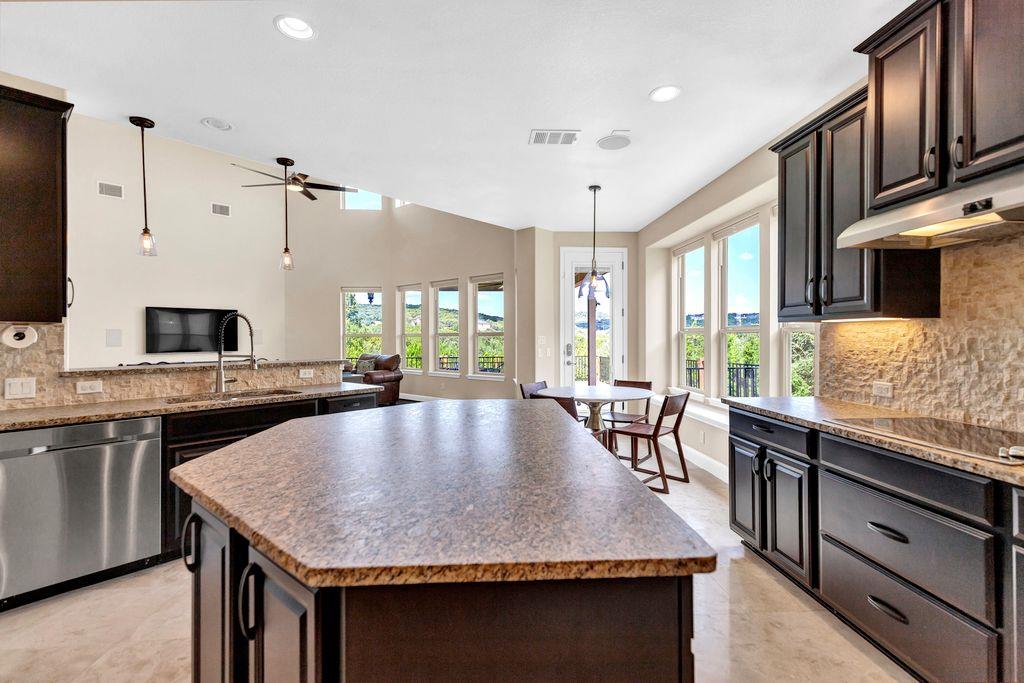 103 Tonkawa Trl W, Lakeway, TX 78738