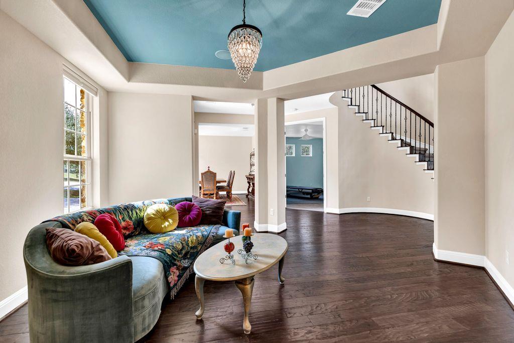 103 Tonkawa Trl W, Lakeway, TX 78738