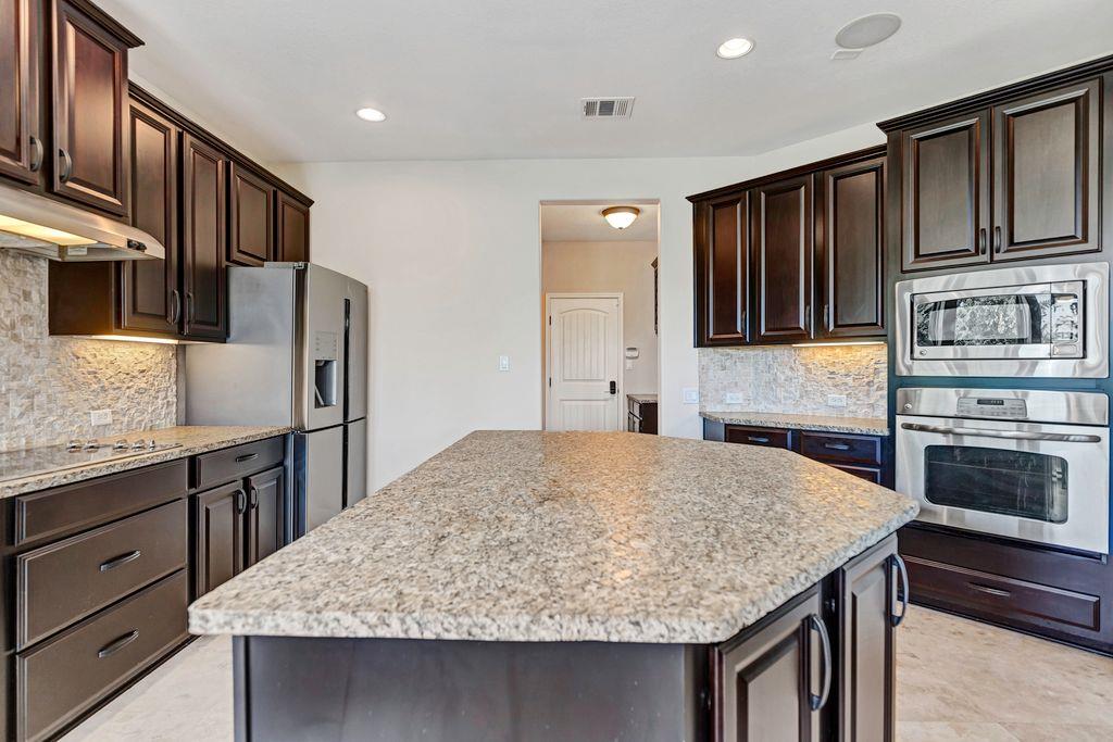 103 Tonkawa Trl W, Lakeway, TX 78738