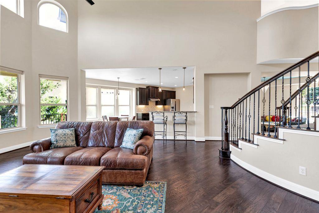 103 Tonkawa Trl W, Lakeway, TX 78738