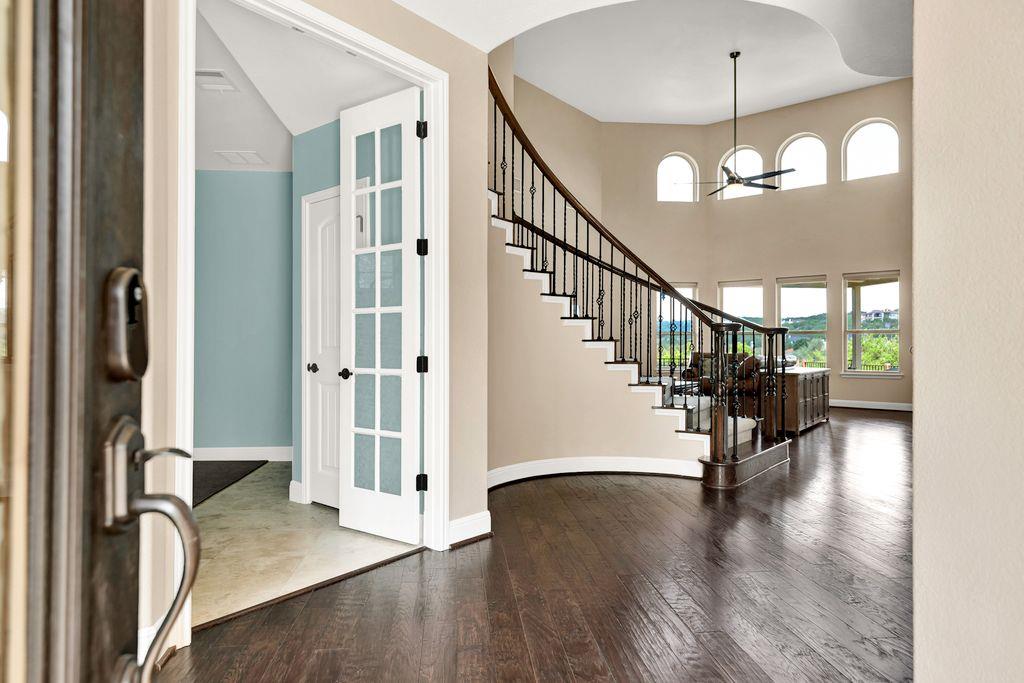 103 Tonkawa Trl W, Lakeway, TX 78738