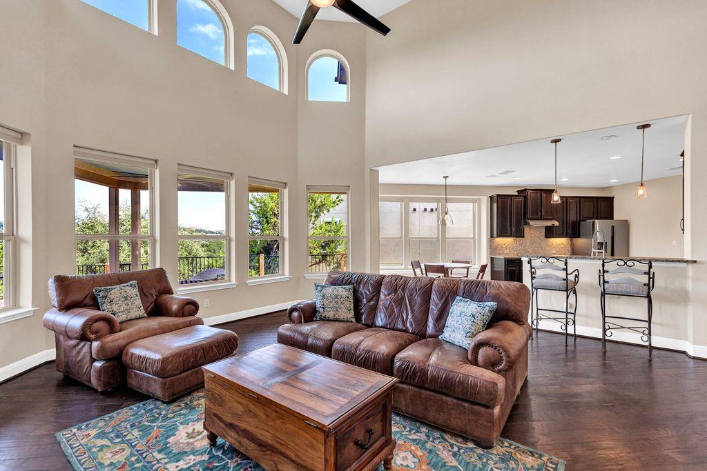 103 Tonkawa Trl W, Lakeway, TX 78738