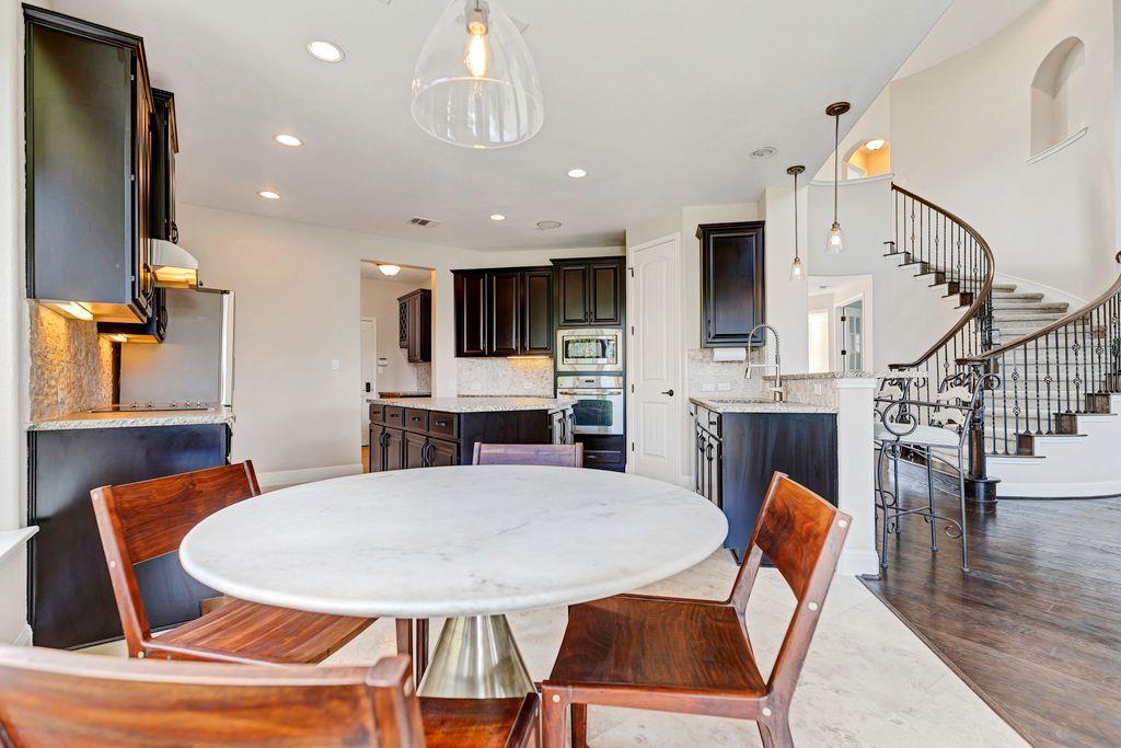 103 Tonkawa Trl W, Lakeway, TX 78738