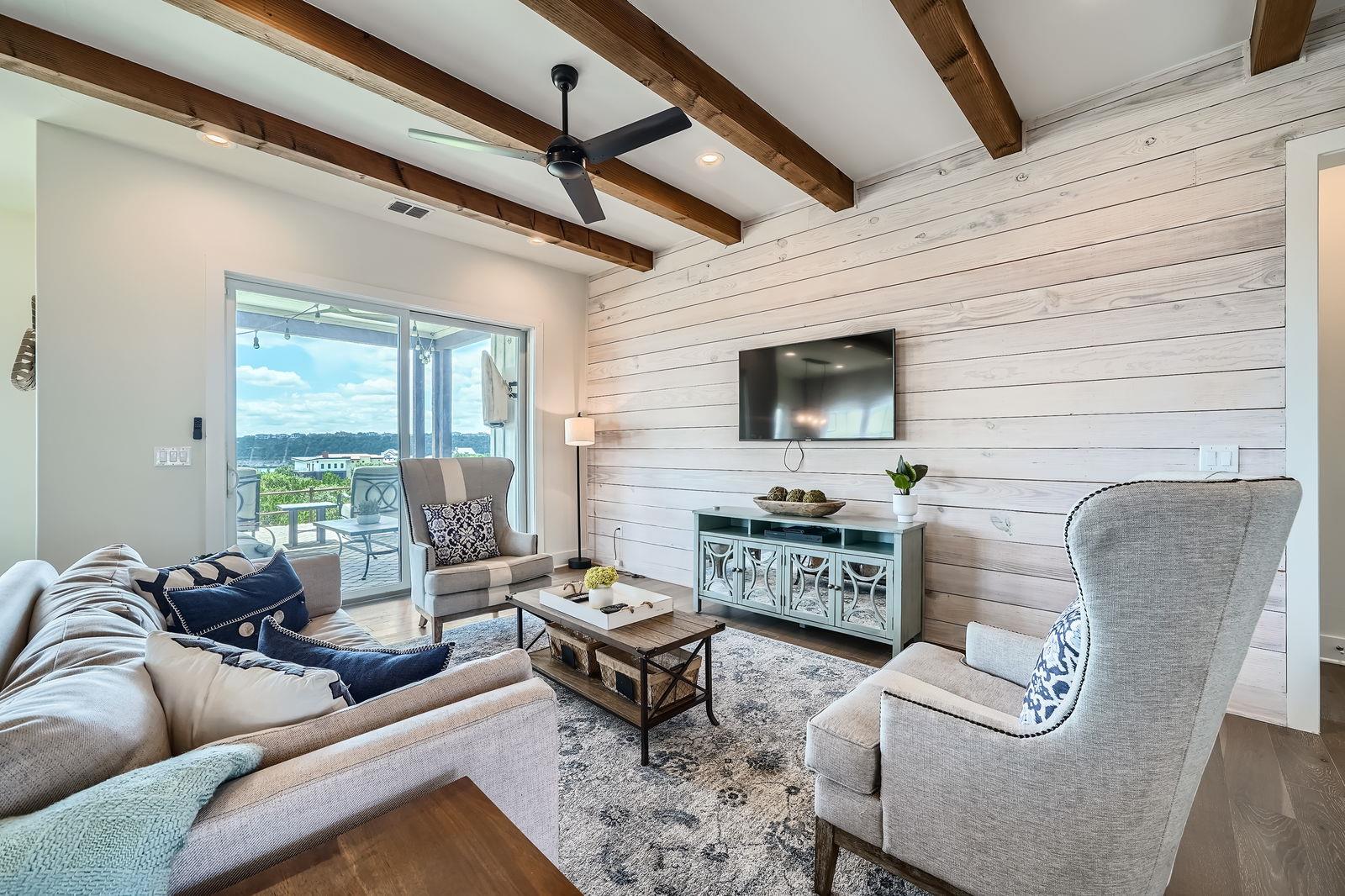 19517 Flying J Blvd # 8, Spicewood, TX 78669