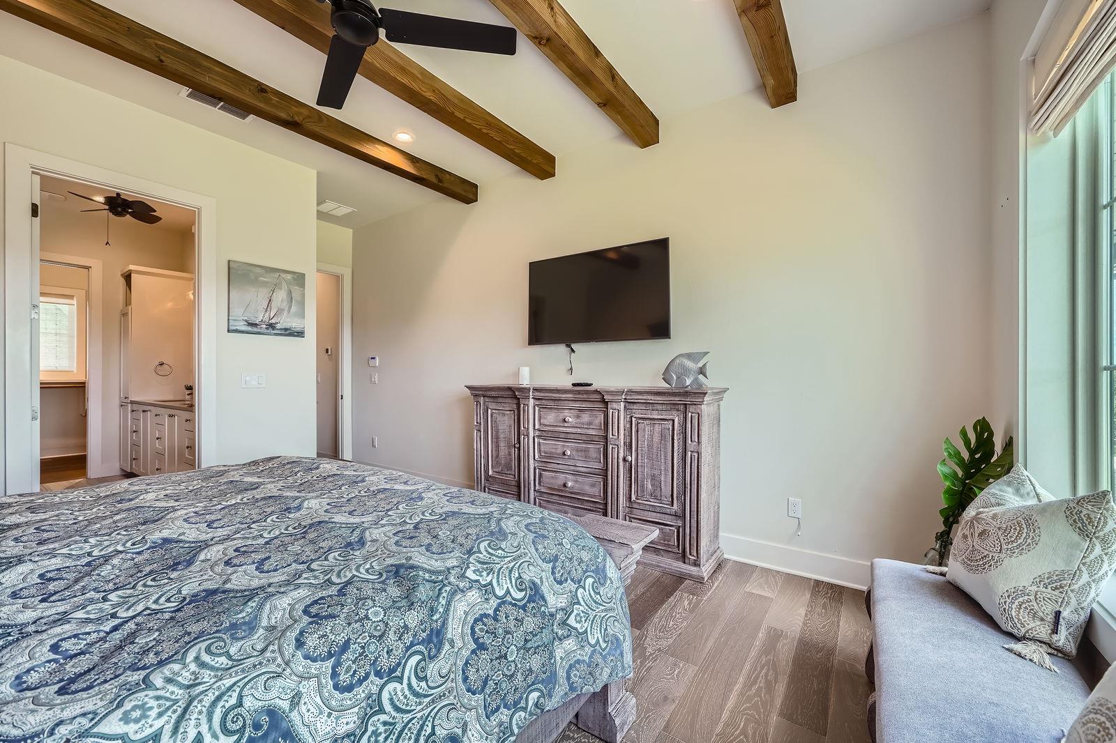 19517 Flying J Blvd # 8, Spicewood, TX 78669