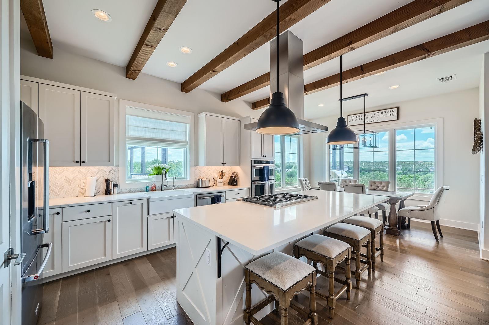 19517 Flying J Blvd # 8, Spicewood, TX 78669