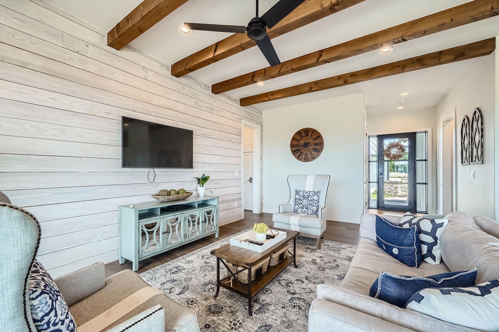 19517 Flying J Blvd # 8, Spicewood, TX 78669