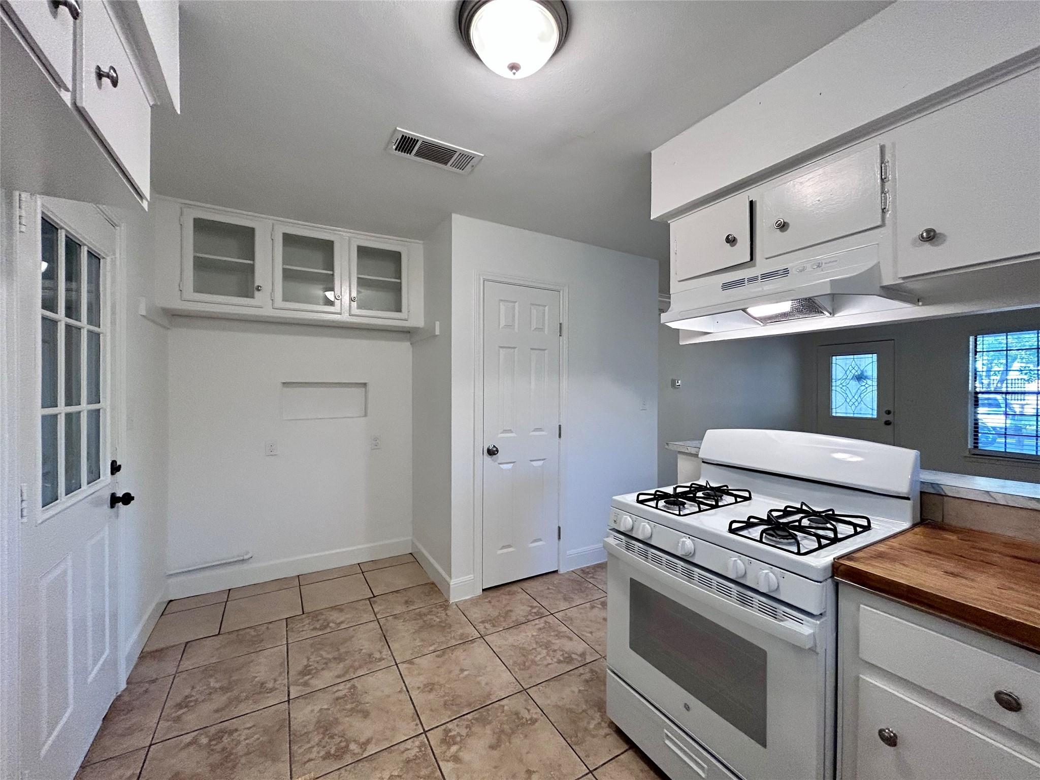 6200 Palm Cir, Austin, TX 78741